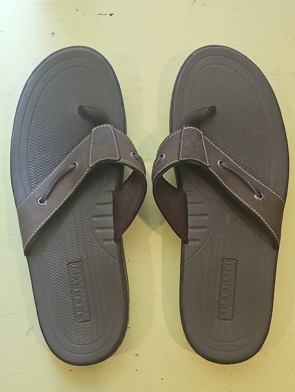 Sperry Men's Dark Brown Leather-Trim Flip Flops size 12 barely worn